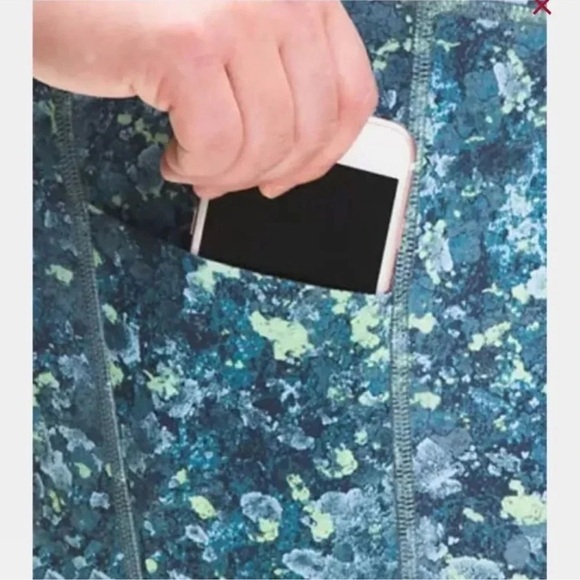 The North Face Plus Size High Rise7/8 Leggings - Picture 4 of 4